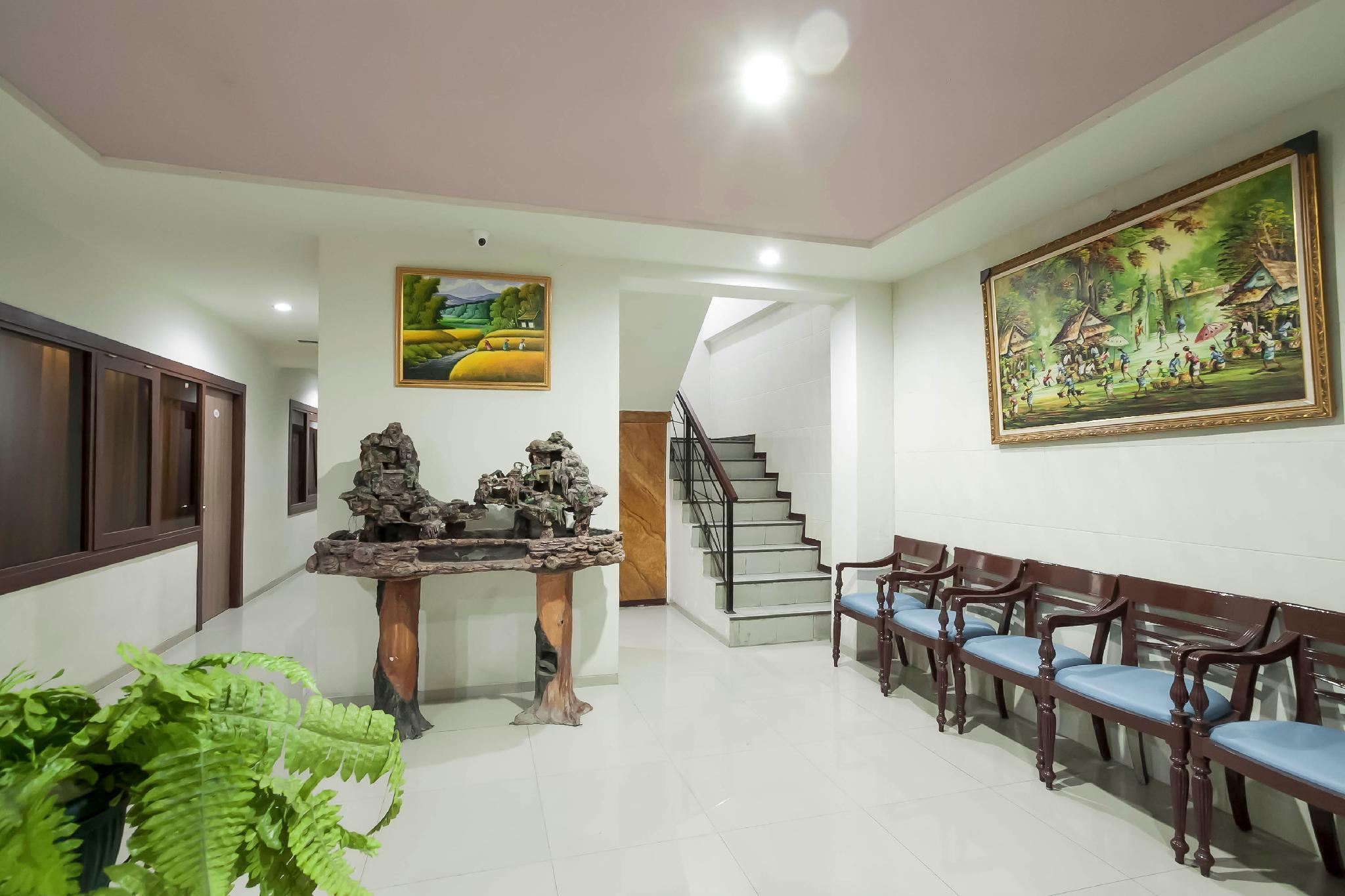 Отель Reddoorz @ Panglima Sudirman Сурабая Экстерьер фото
