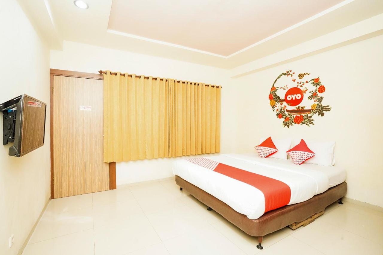 Отель Reddoorz @ Panglima Sudirman Сурабая Экстерьер фото