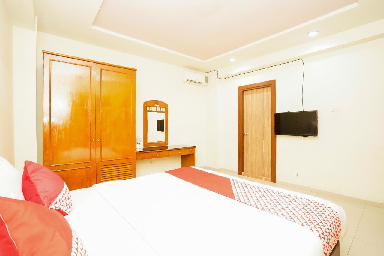 Отель Reddoorz @ Panglima Sudirman Сурабая Экстерьер фото