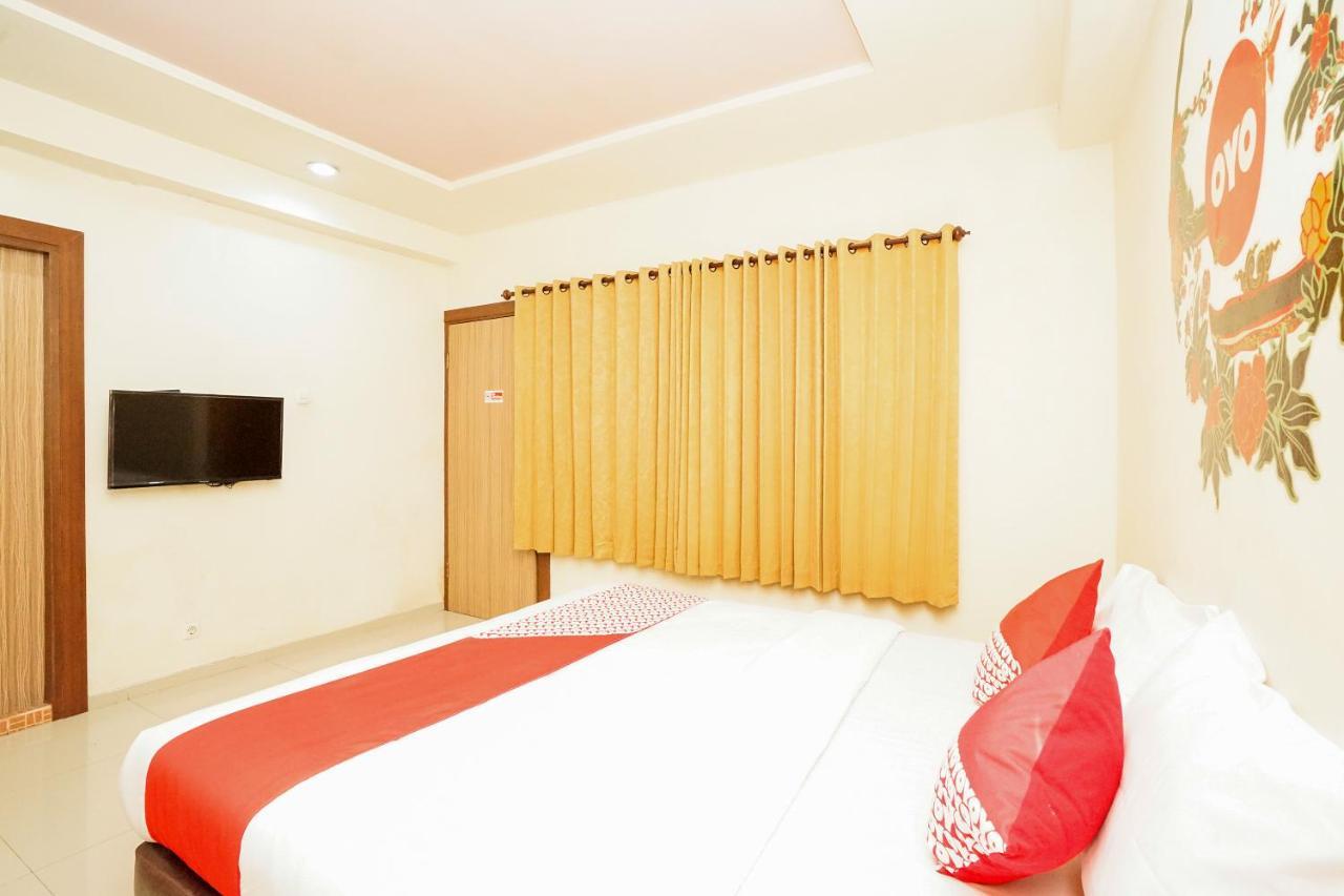 Отель Reddoorz @ Panglima Sudirman Сурабая Экстерьер фото