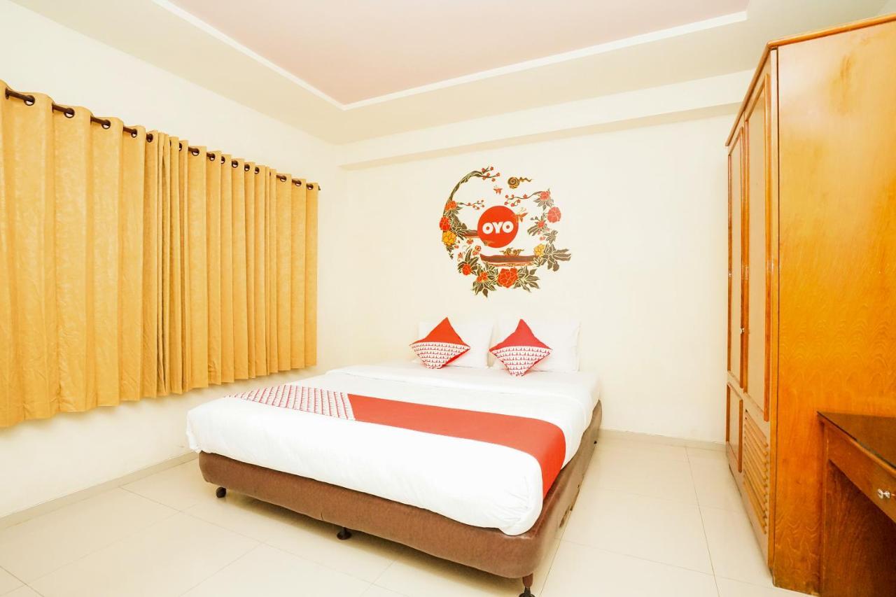 Отель Reddoorz @ Panglima Sudirman Сурабая Экстерьер фото