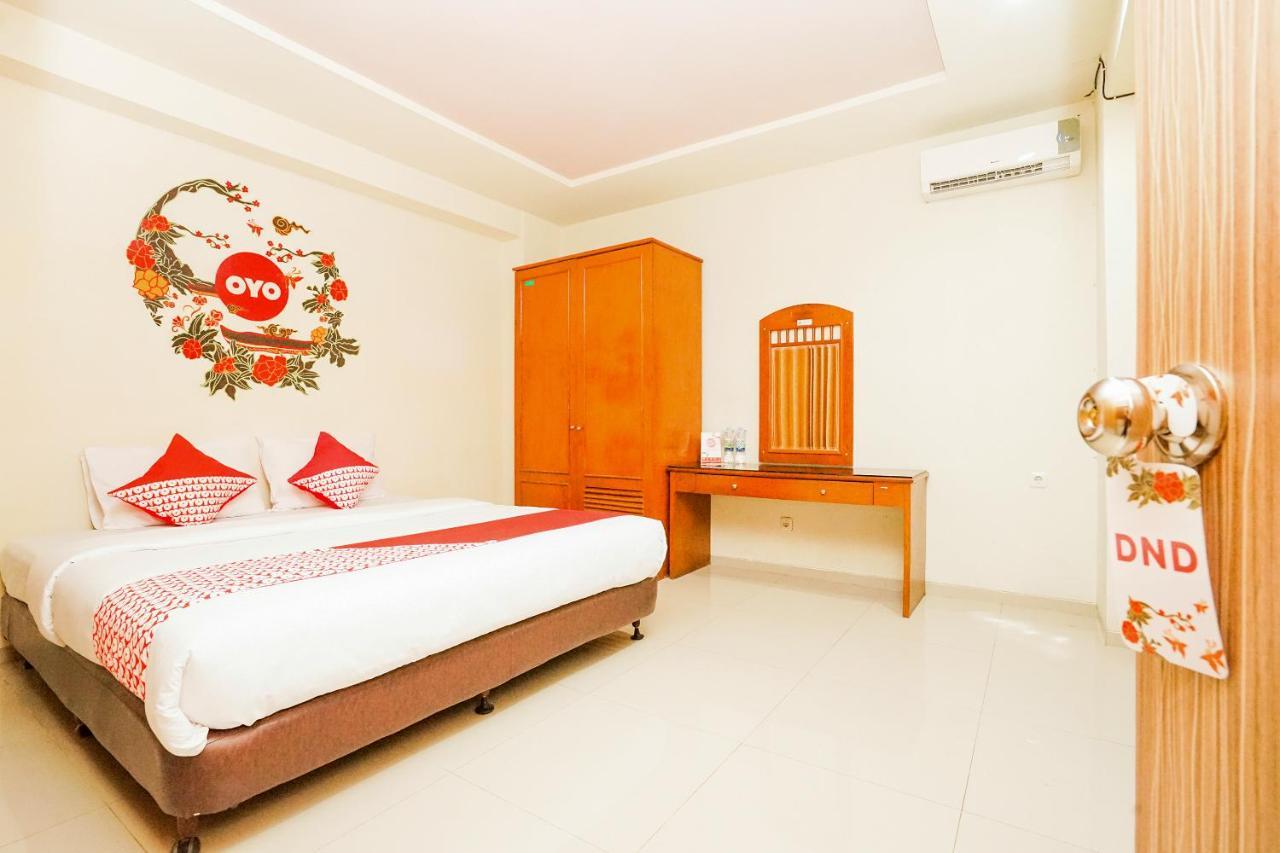 Отель Reddoorz @ Panglima Sudirman Сурабая Экстерьер фото